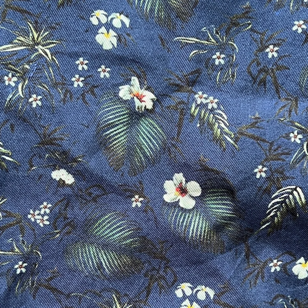 Like New, Ted Baker London Silk Pocket Square. - Picture 3 of 3